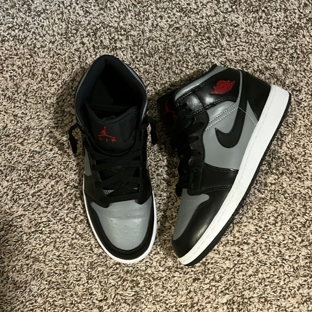 Jordan 1 mid shadow red (GS) (Kids 6Y)